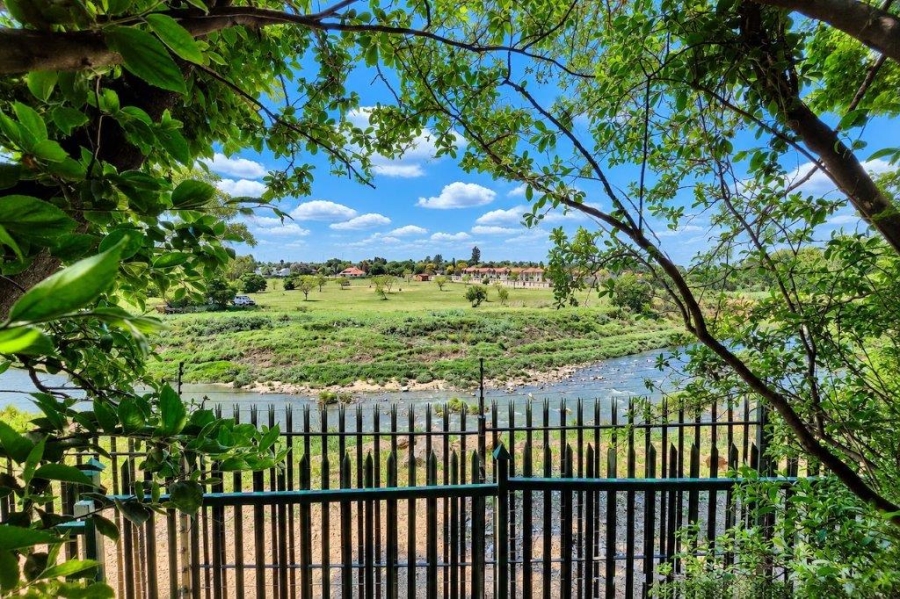 10 Bedroom Property for Sale in Buccleuch Gauteng