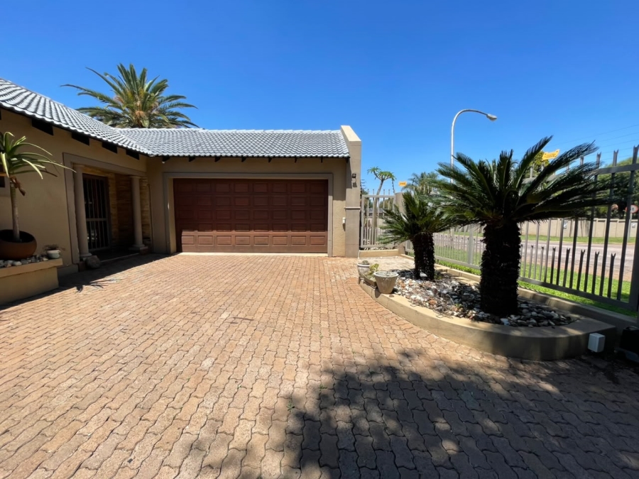 5 Bedroom Property for Sale in Wierda Park Gauteng