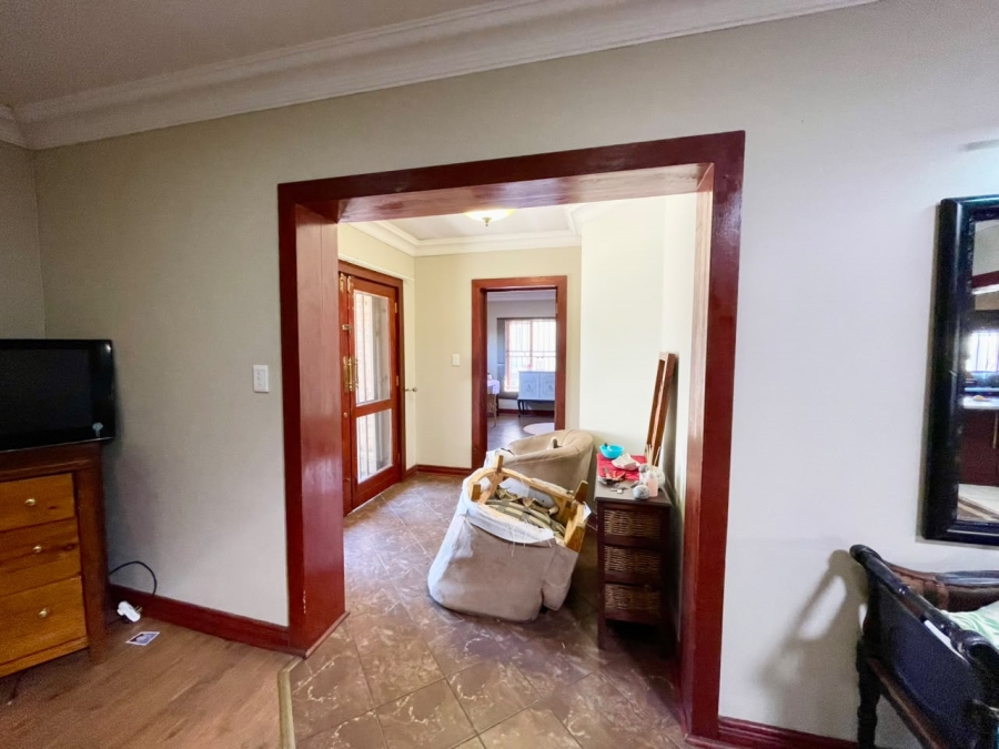 5 Bedroom Property for Sale in Wierda Park Gauteng