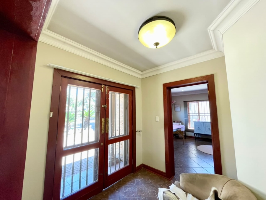 5 Bedroom Property for Sale in Wierda Park Gauteng