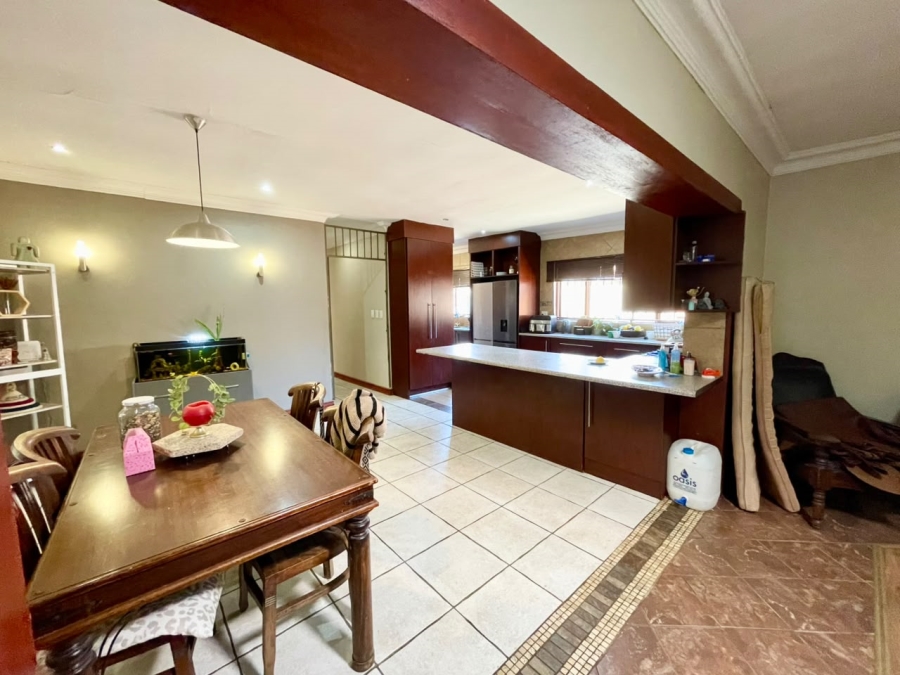 5 Bedroom Property for Sale in Wierda Park Gauteng