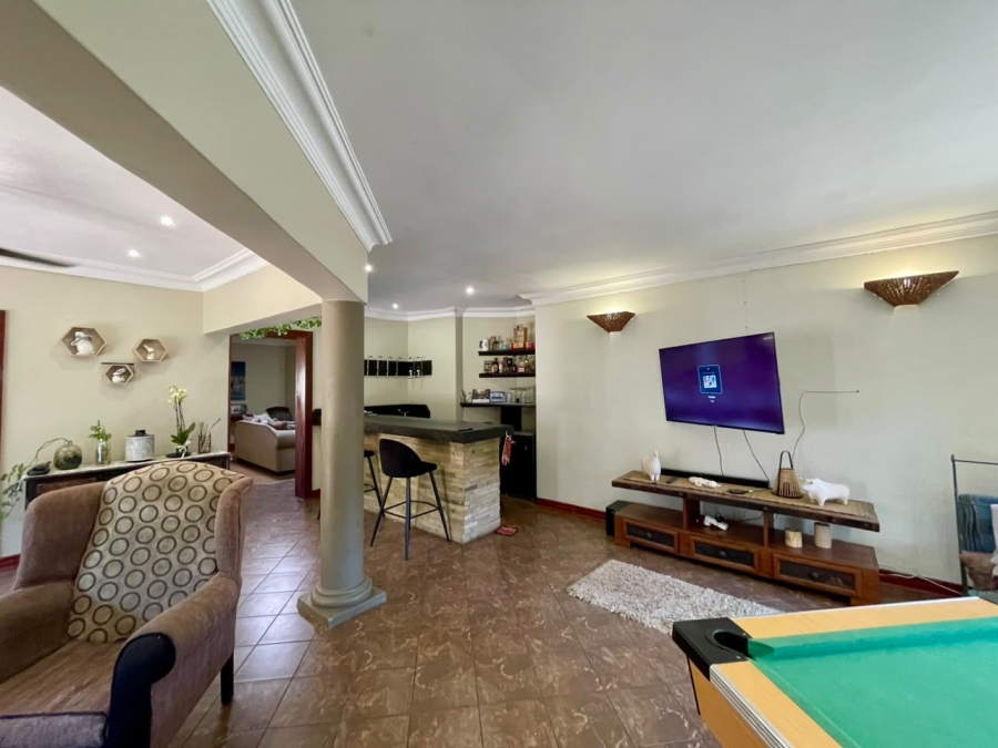 5 Bedroom Property for Sale in Wierda Park Gauteng