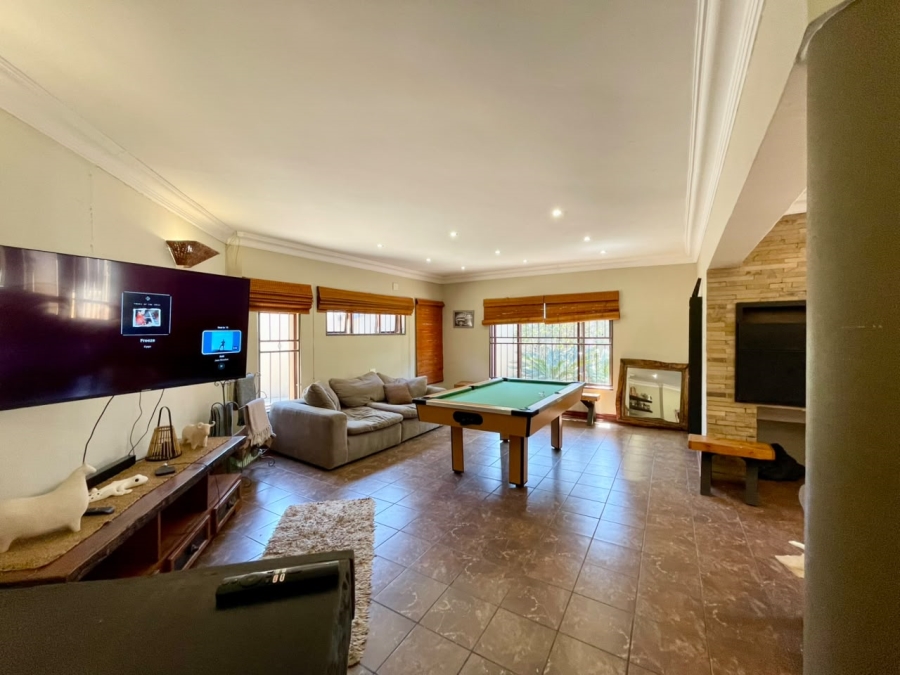 5 Bedroom Property for Sale in Wierda Park Gauteng