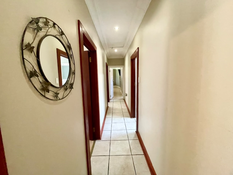 5 Bedroom Property for Sale in Wierda Park Gauteng