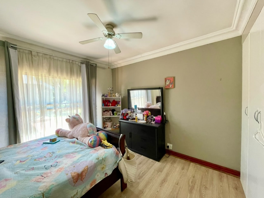 5 Bedroom Property for Sale in Wierda Park Gauteng