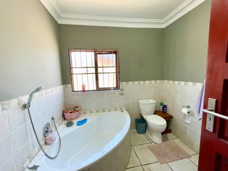 5 Bedroom Property for Sale in Wierda Park Gauteng