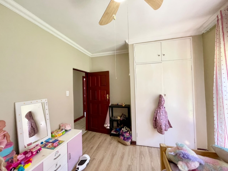 5 Bedroom Property for Sale in Wierda Park Gauteng
