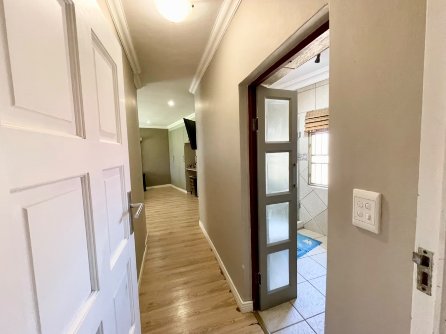 5 Bedroom Property for Sale in Wierda Park Gauteng