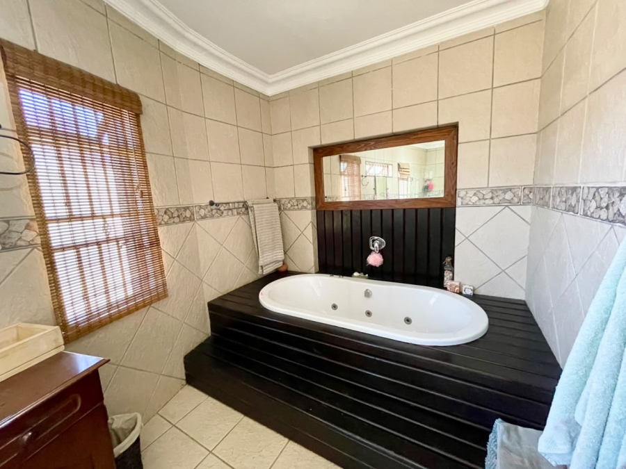 5 Bedroom Property for Sale in Wierda Park Gauteng