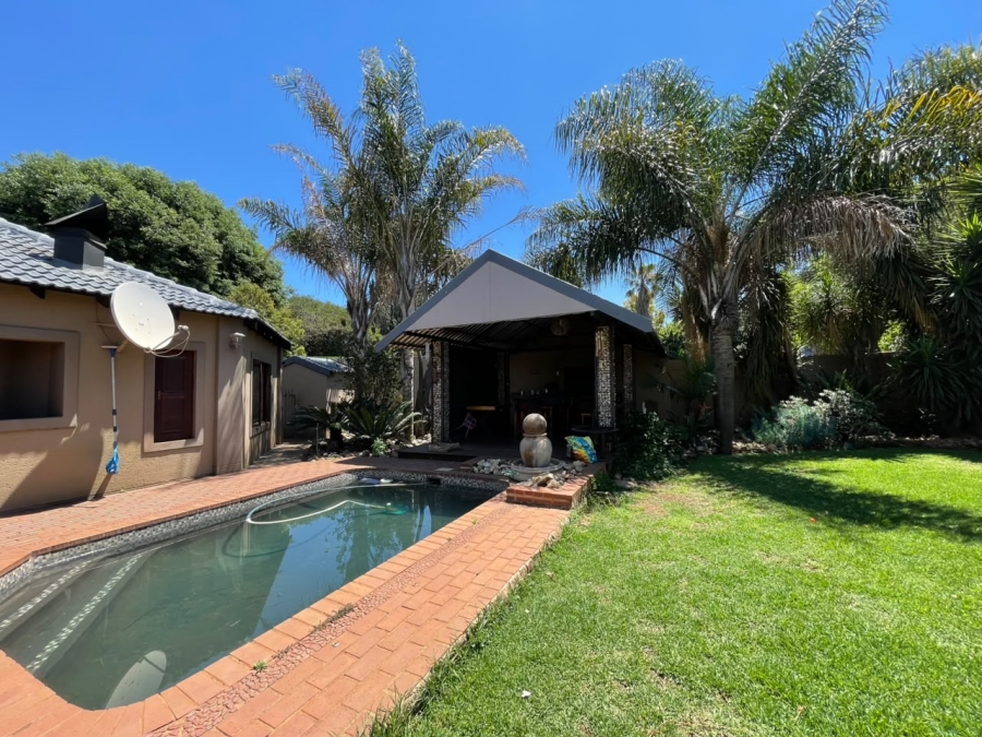 5 Bedroom Property for Sale in Wierda Park Gauteng