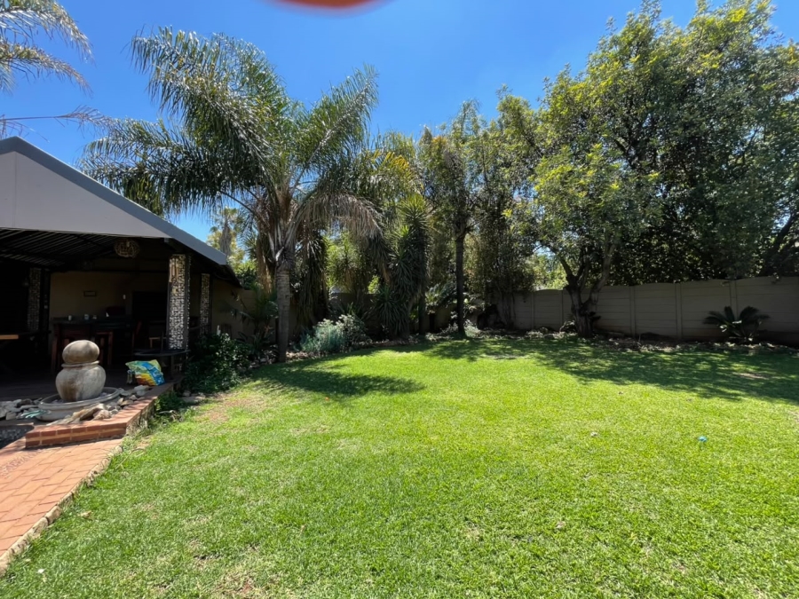 5 Bedroom Property for Sale in Wierda Park Gauteng