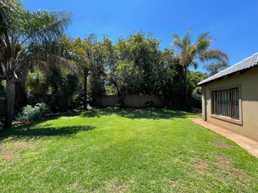 5 Bedroom Property for Sale in Wierda Park Gauteng