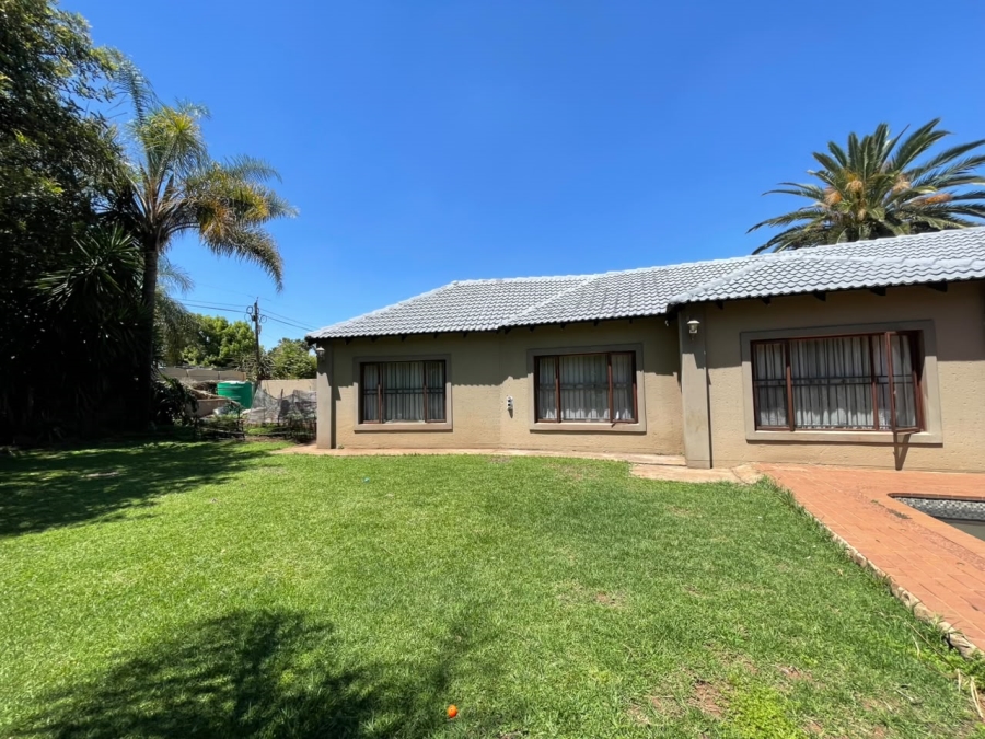 5 Bedroom Property for Sale in Wierda Park Gauteng