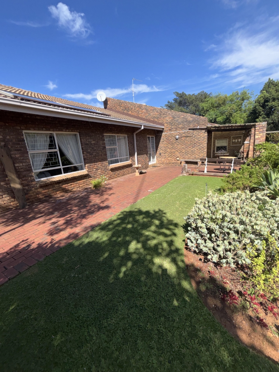 4 Bedroom Property for Sale in Garsfontein Gauteng