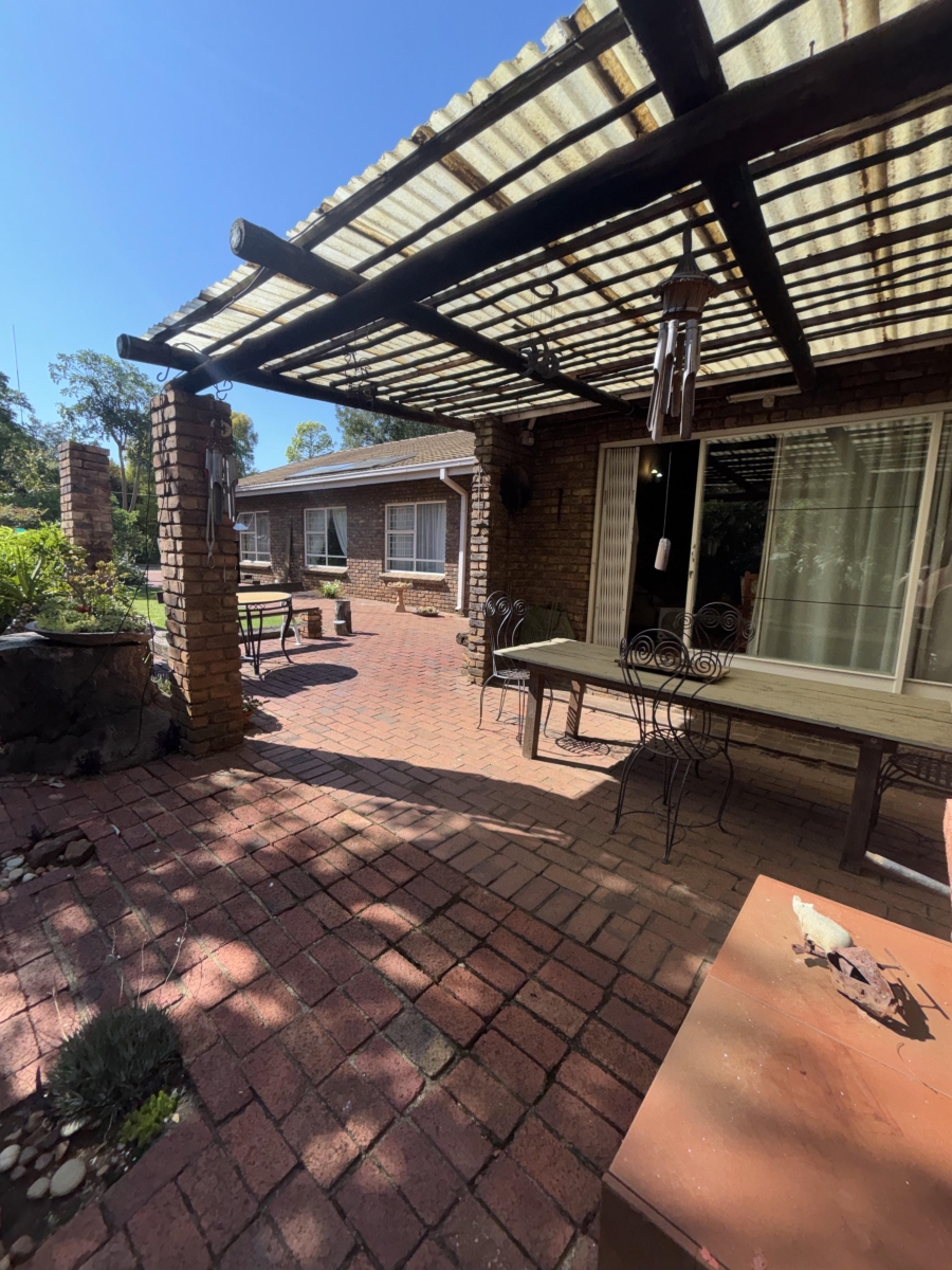 4 Bedroom Property for Sale in Garsfontein Gauteng