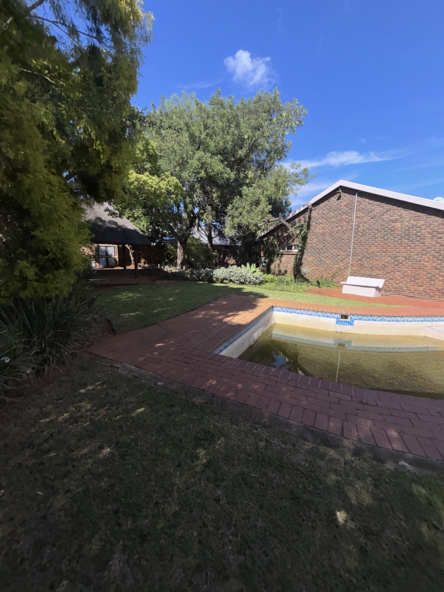 4 Bedroom Property for Sale in Garsfontein Gauteng