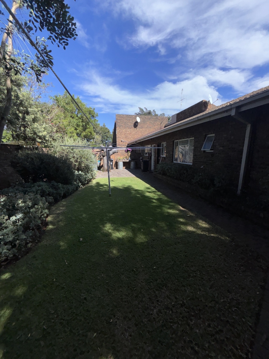 4 Bedroom Property for Sale in Garsfontein Gauteng