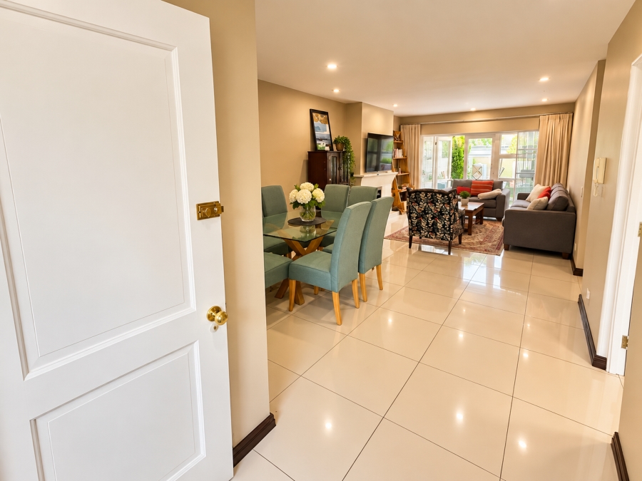 To Let 3 Bedroom Property for Rent in Sandown Gauteng