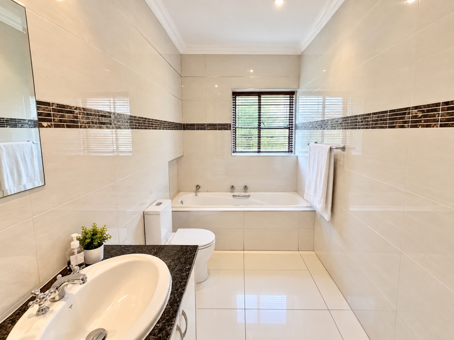 To Let 3 Bedroom Property for Rent in Sandown Gauteng