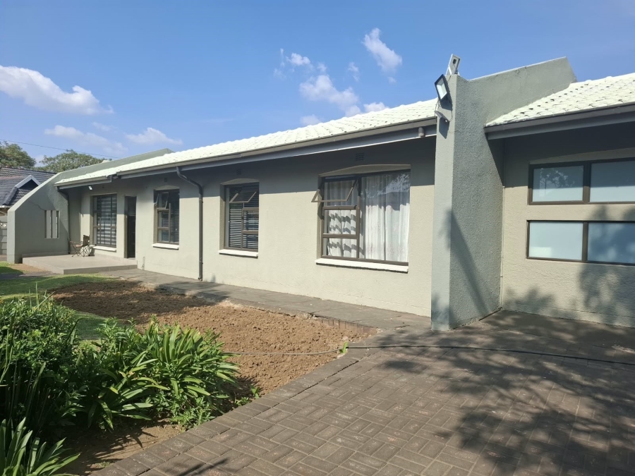 4 Bedroom Property for Sale in Mackenzie Park Gauteng