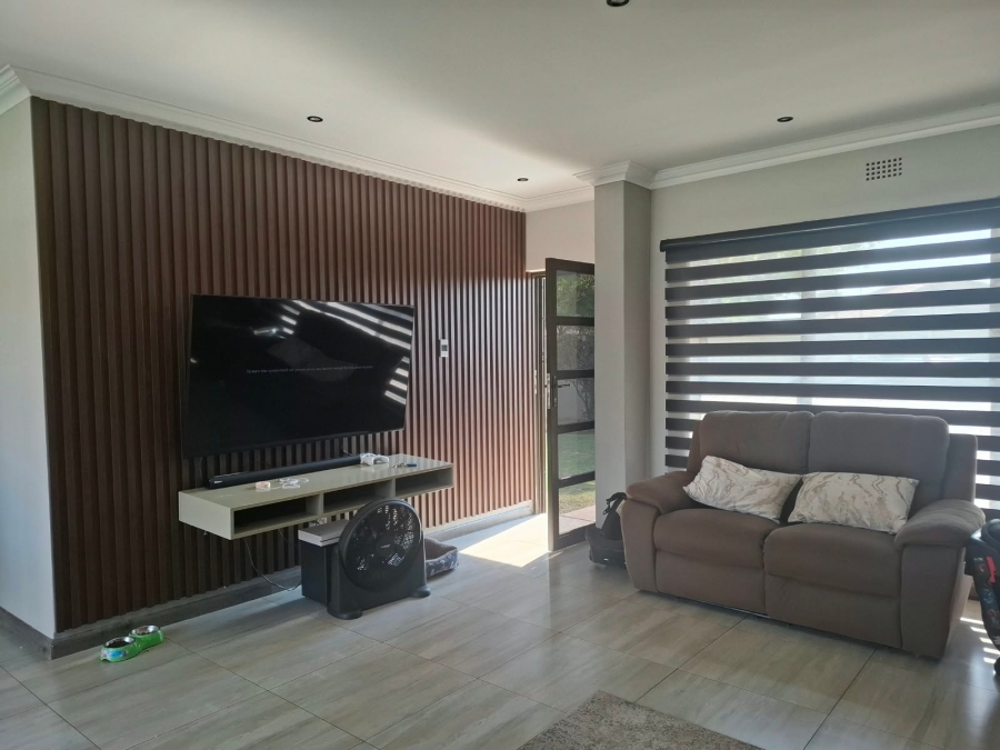 4 Bedroom Property for Sale in Mackenzie Park Gauteng