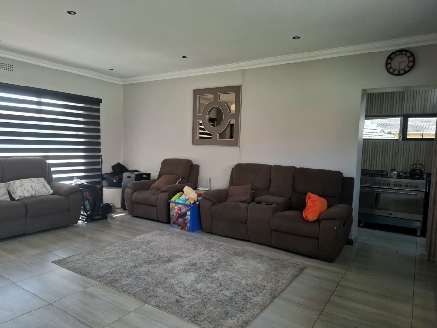 4 Bedroom Property for Sale in Mackenzie Park Gauteng