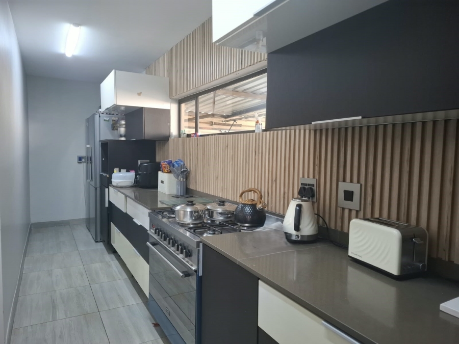 4 Bedroom Property for Sale in Mackenzie Park Gauteng