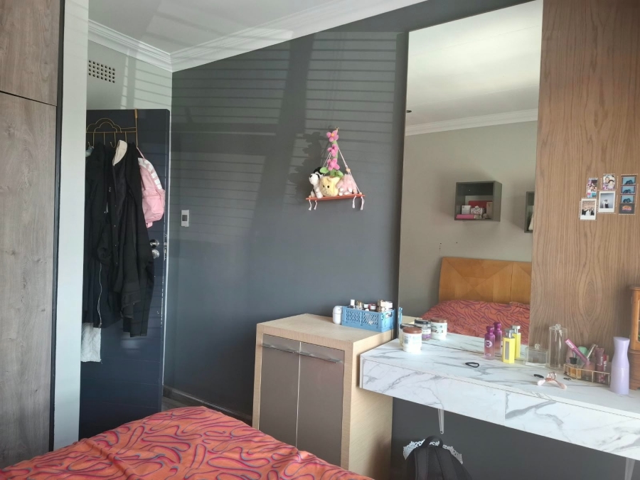 4 Bedroom Property for Sale in Mackenzie Park Gauteng