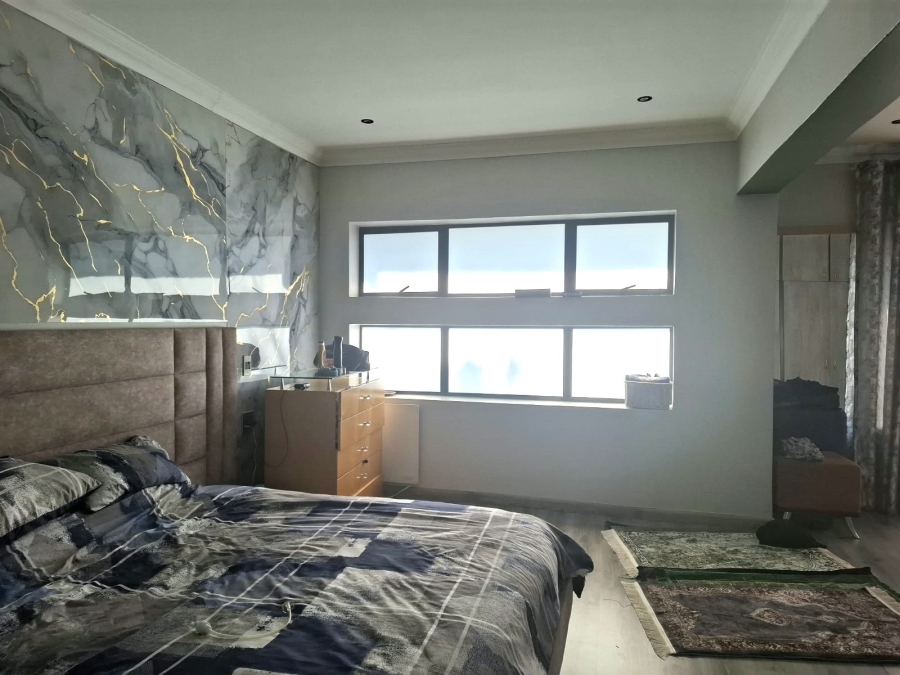 4 Bedroom Property for Sale in Mackenzie Park Gauteng
