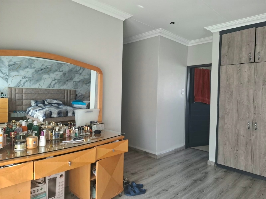 4 Bedroom Property for Sale in Mackenzie Park Gauteng