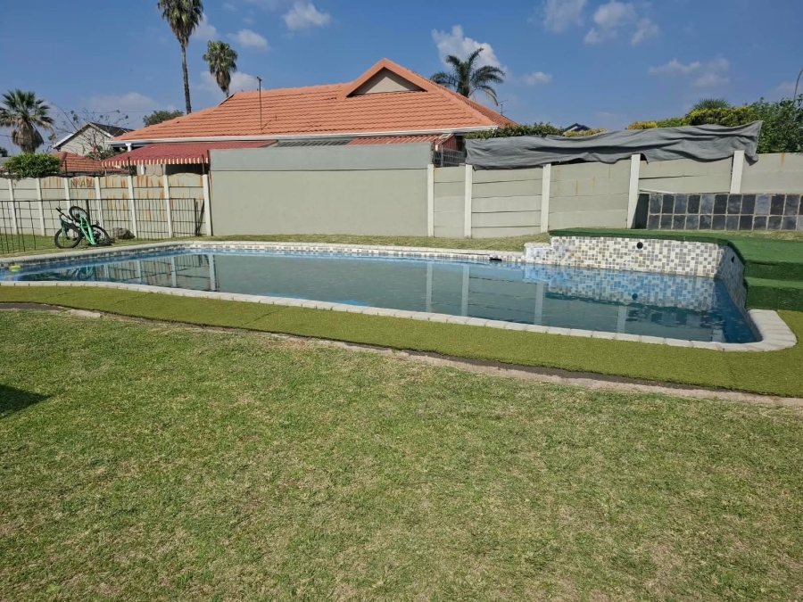 4 Bedroom Property for Sale in Mackenzie Park Gauteng