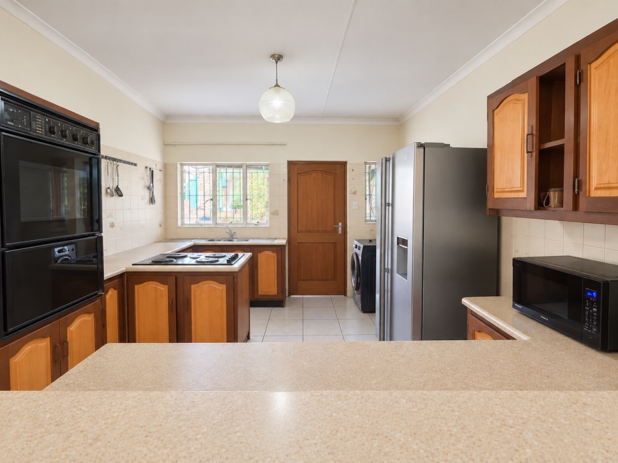 4 Bedroom Property for Sale in Rooihuiskraal Gauteng