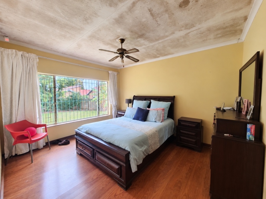 4 Bedroom Property for Sale in Rooihuiskraal Gauteng