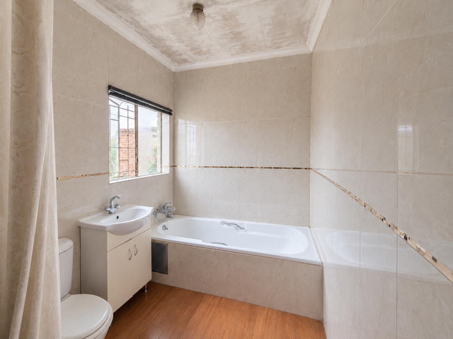 4 Bedroom Property for Sale in Rooihuiskraal Gauteng