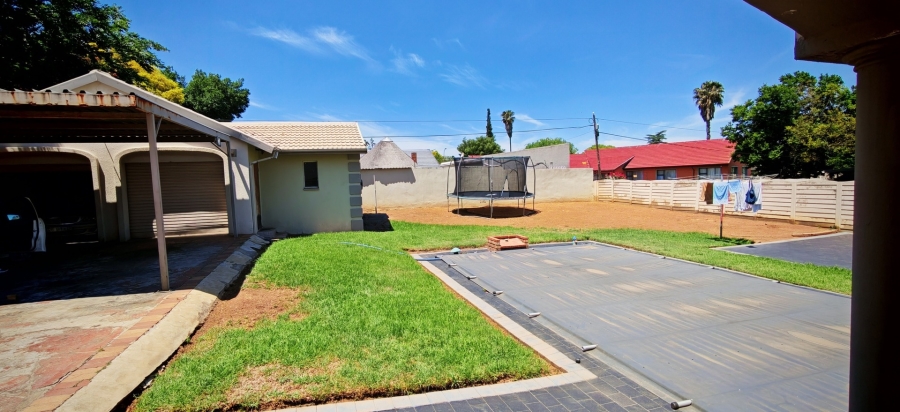 4 Bedroom Property for Sale in Brackendowns Gauteng