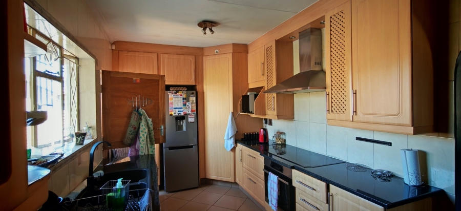 4 Bedroom Property for Sale in Brackendowns Gauteng