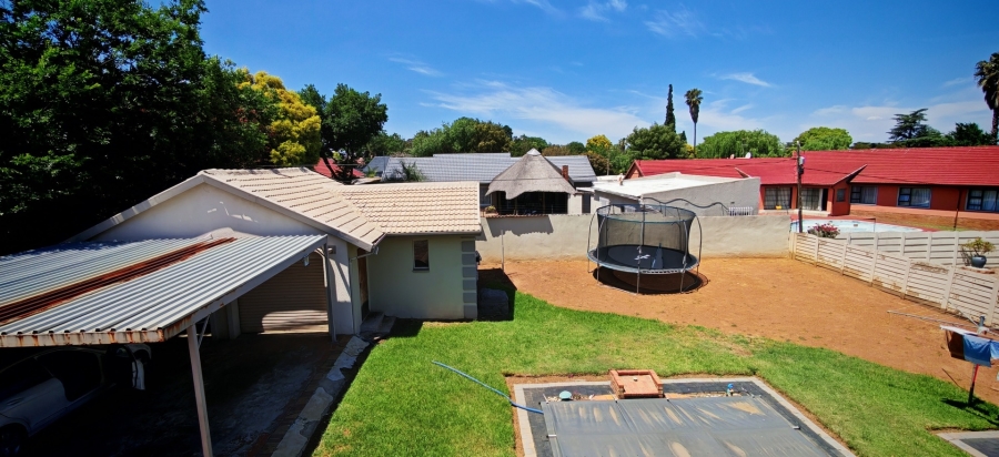 4 Bedroom Property for Sale in Brackendowns Gauteng