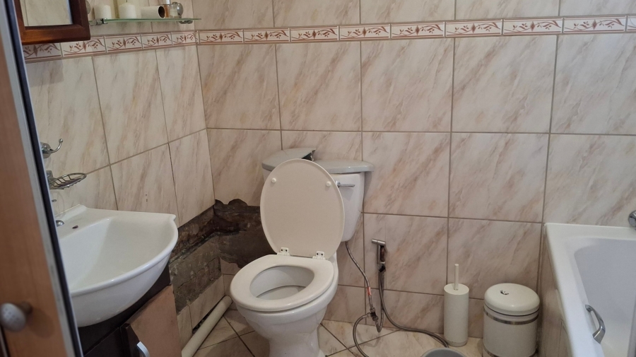3 Bedroom Property for Sale in Brackenhurst Gauteng