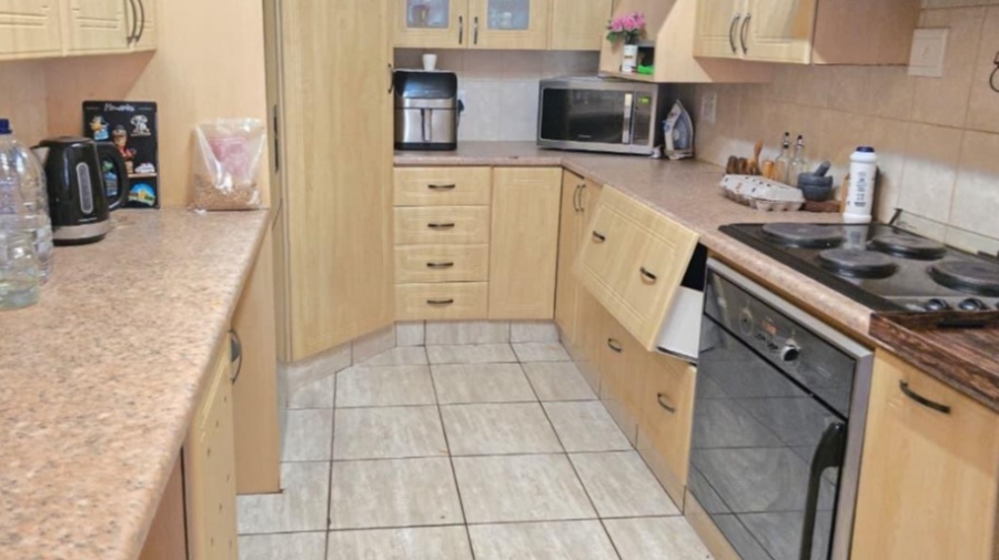 3 Bedroom Property for Sale in Brackenhurst Gauteng