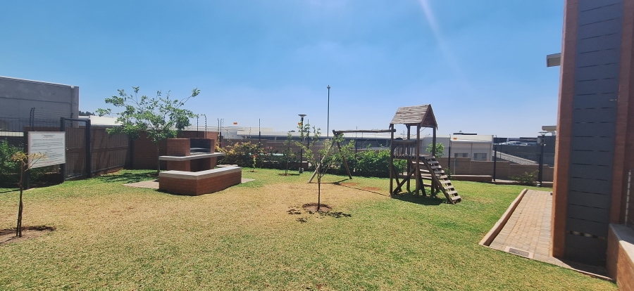 To Let 2 Bedroom Property for Rent in Equestria Gauteng