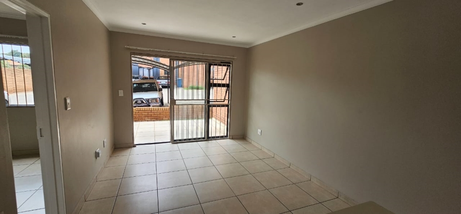 1 Bedroom Property for Sale in Die Hoewes Gauteng
