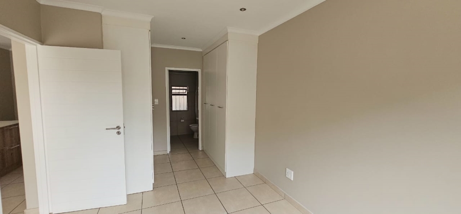 1 Bedroom Property for Sale in Die Hoewes Gauteng