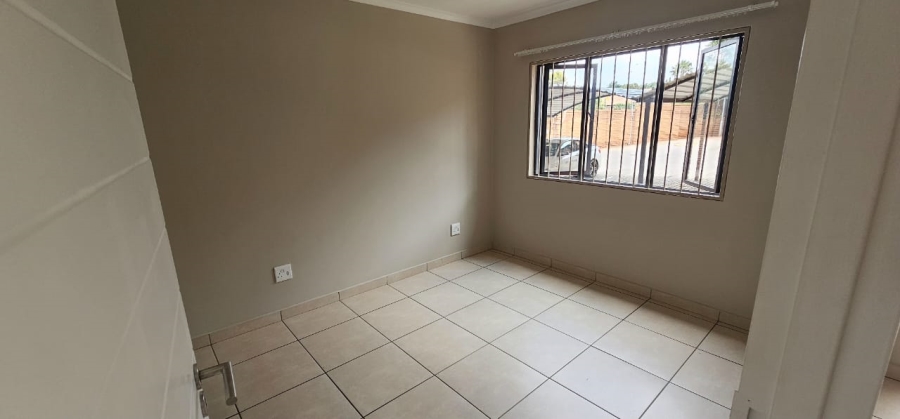 1 Bedroom Property for Sale in Die Hoewes Gauteng
