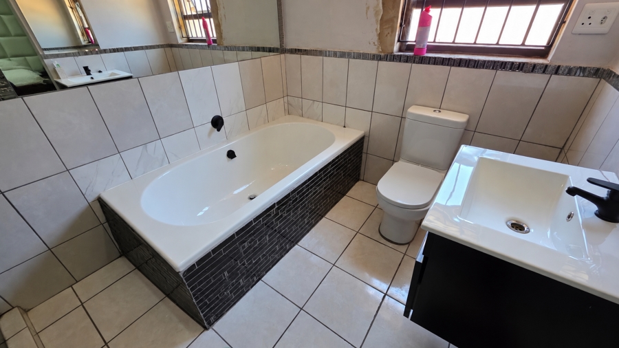 5 Bedroom Property for Sale in Wonderboom South Gauteng