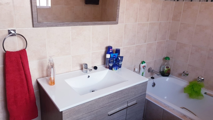 To Let 2 Bedroom Property for Rent in Halfway Gardens Gauteng