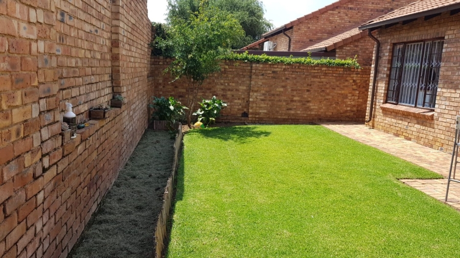 To Let 2 Bedroom Property for Rent in Halfway Gardens Gauteng