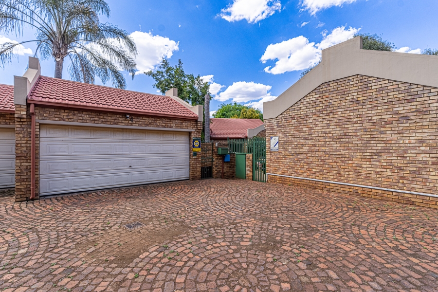2 Bedroom Property for Sale in Hennopspark Gauteng