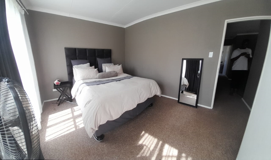 To Let 3 Bedroom Property for Rent in Weltevreden Park Gauteng