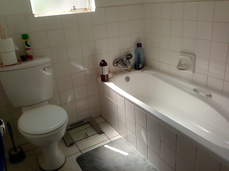 To Let 3 Bedroom Property for Rent in Weltevreden Park Gauteng