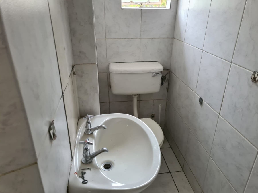 To Let 2 Bedroom Property for Rent in Windsor East Gauteng